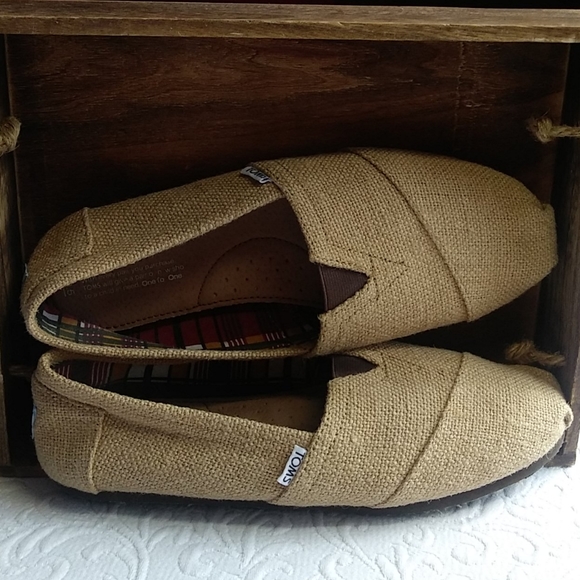 toms 9.5 mens